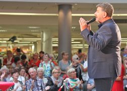 Fans Feiern Semino Rossi In Jena 00010